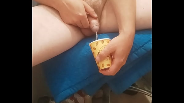 VID 313 Masturbation drinking piss anal penetration (7min)